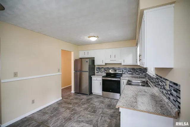 $160,000 | 2705 West Millbrook Court, Peoria, IL 61615