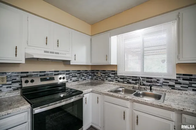 $160,000 | 2705 West Millbrook Court, Peoria, IL 61615