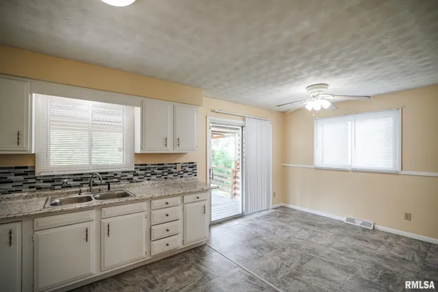 $160,000 | 2705 West Millbrook Court, Peoria, IL 61615