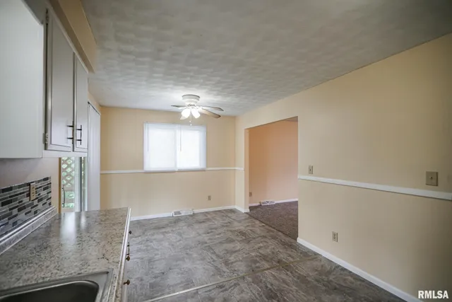 $160,000 | 2705 West Millbrook Court, Peoria, IL 61615