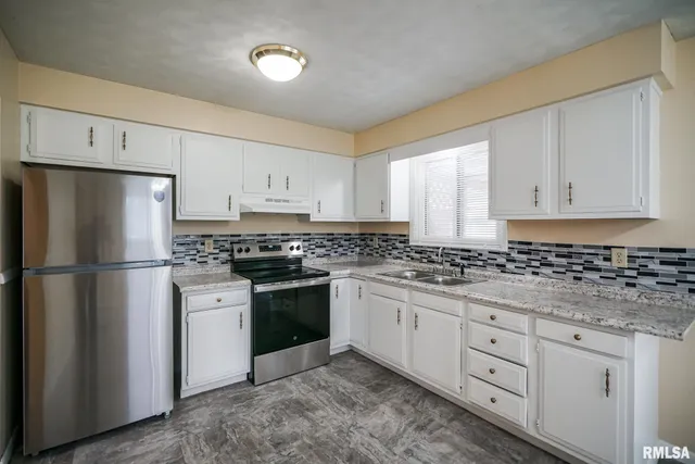 $160,000 | 2705 West Millbrook Court, Peoria, IL 61615