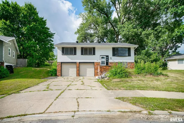 $160,000 | 2705 West Millbrook Court, Peoria, IL 61615