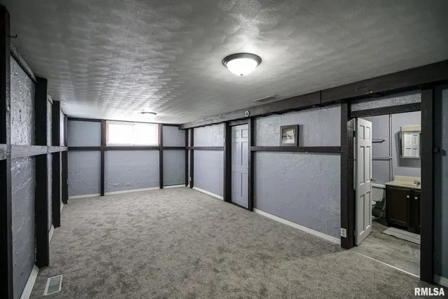 $160,000 | 2705 West Millbrook Court, Peoria, IL 61615