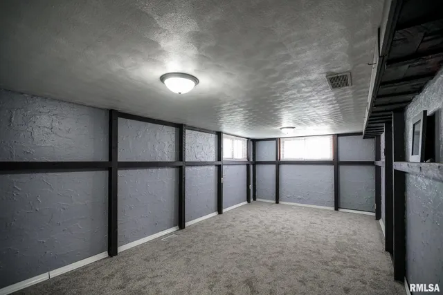 $160,000 | 2705 West Millbrook Court, Peoria, IL 61615