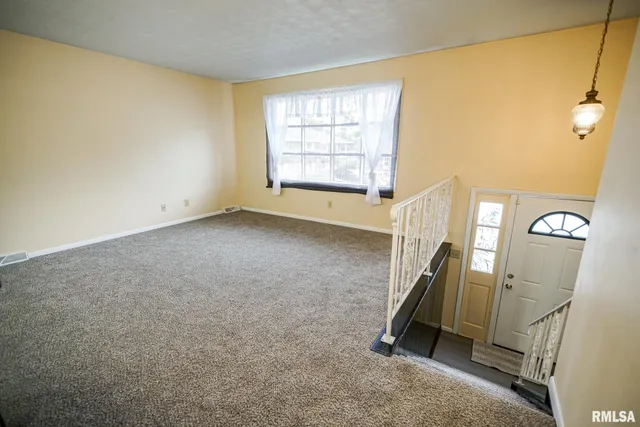 $160,000 | 2705 West Millbrook Court, Peoria, IL 61615