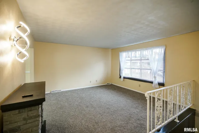 $160,000 | 2705 West Millbrook Court, Peoria, IL 61615