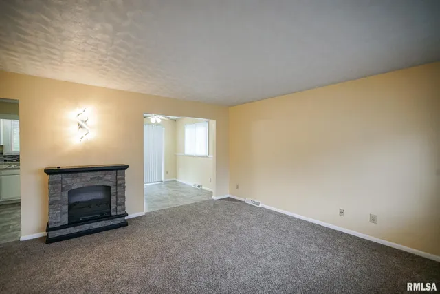 $160,000 | 2705 West Millbrook Court, Peoria, IL 61615