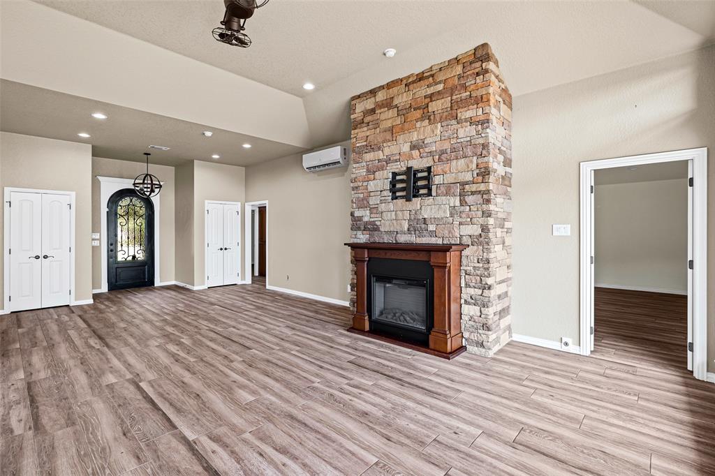 2325 River Road Granbury, TX 76048 - Photo 6 of 40 Gallery Image 6