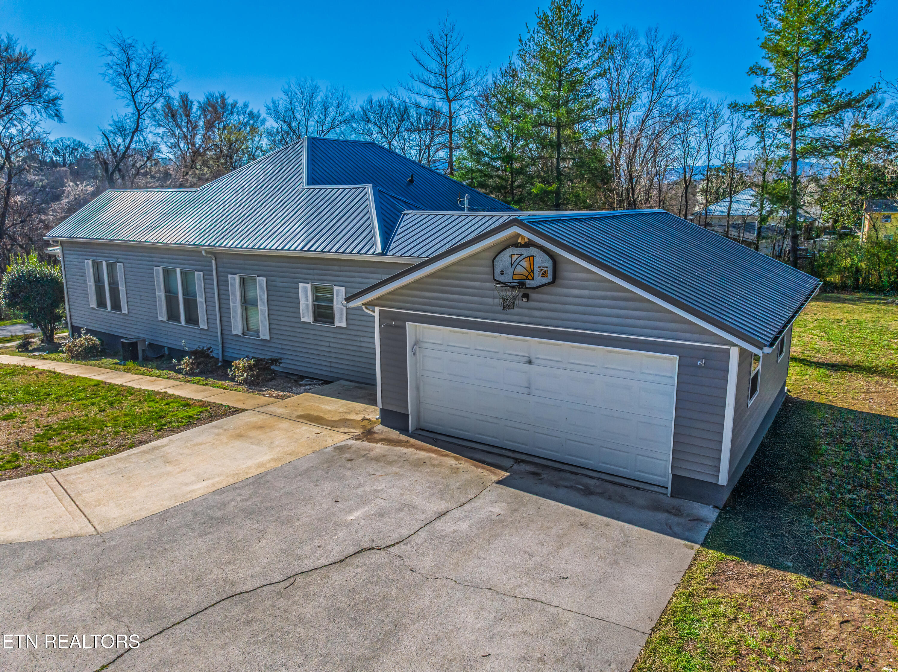 380 Clifton Heights Road Newport, TN 37821 - Photo 1 of 31 085-380CliftonHeightsRoad-Newport-TN-378