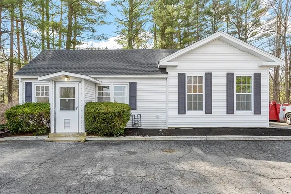 $1,950 | 382 West Main Street, Groton, MA 01450