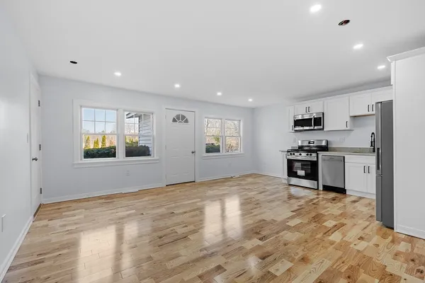 $1,950 | 382 West Main Street, Groton, MA 01450