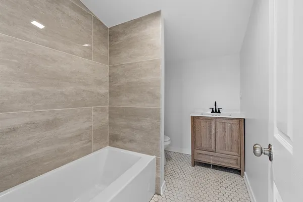 $1,950 | 382 West Main Street, Groton, MA 01450