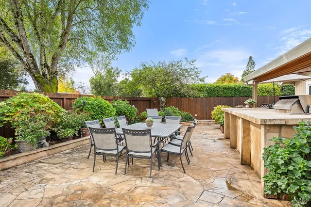 $1,175,000 | 8091 Hill Drive, Sebastopol, CA 95472