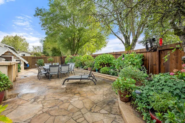 $1,175,000 | 8091 Hill Drive, Sebastopol, CA 95472