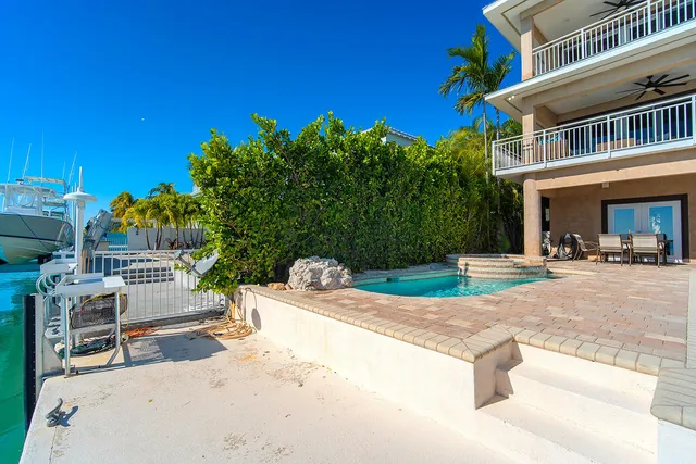 $3,875,000 | 414 Caribbean Drive East, Summerland Key, FL 33042