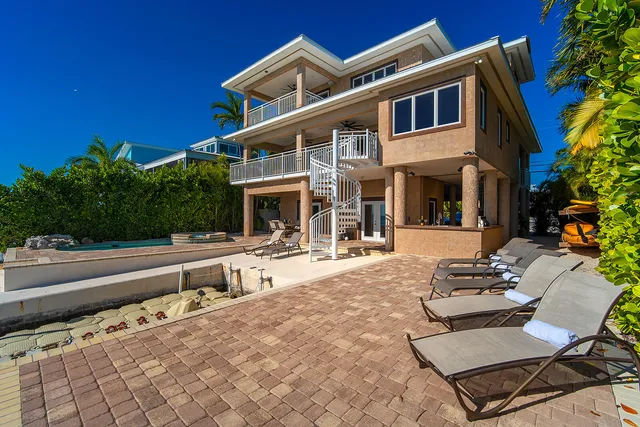 $3,875,000 | 414 Caribbean Drive East, Summerland Key, FL 33042