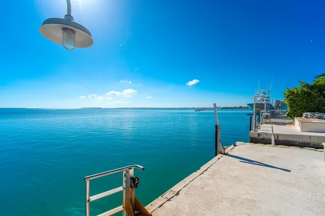 $3,875,000 | 414 Caribbean Drive East, Summerland Key, FL 33042