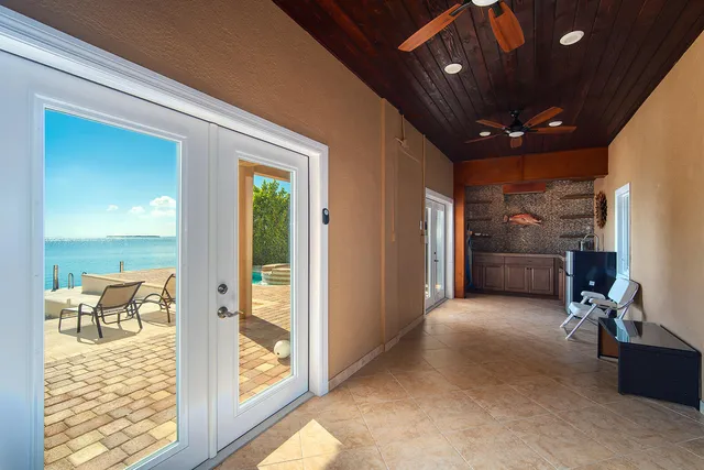 $3,875,000 | 414 Caribbean Drive East, Summerland Key, FL 33042