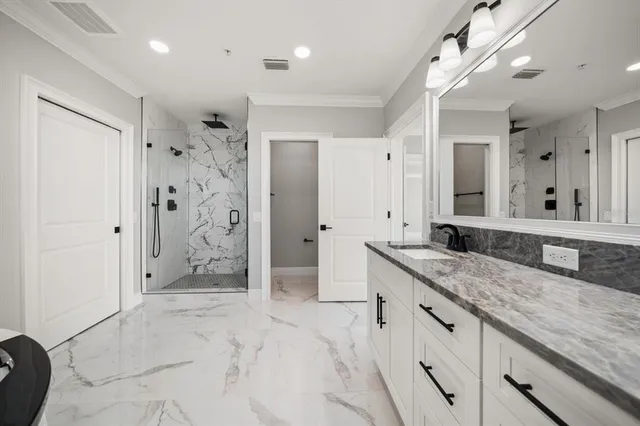 $1,195,000 | 211 Dolphin Point, Unit 403, Clearwater Beach, FL 33767