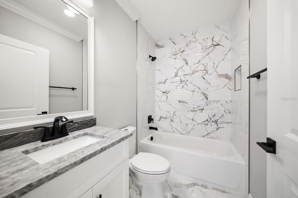 211 Dolphin Point, Unit 403 Clearwater Beach, FL 33767 - Photo 18 of 37