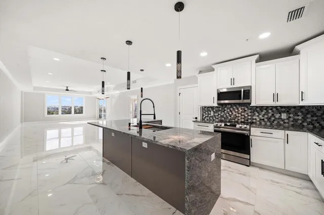 $1,195,000 | 211 Dolphin Point, Unit 403, Clearwater Beach, FL 33767