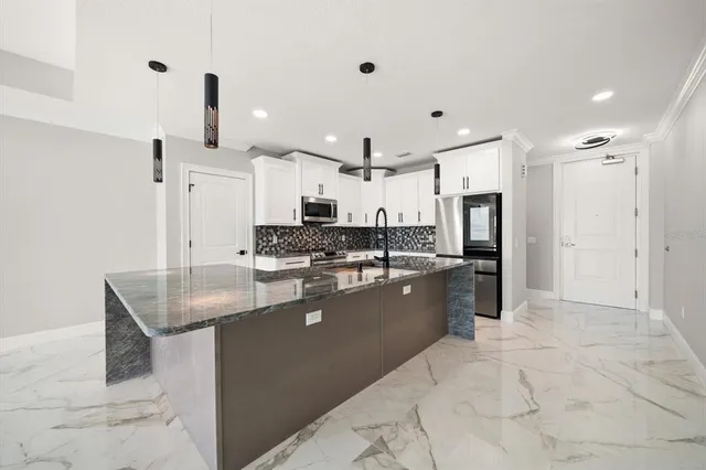 $1,195,000 | 211 Dolphin Point, Unit 403, Clearwater Beach, FL 33767