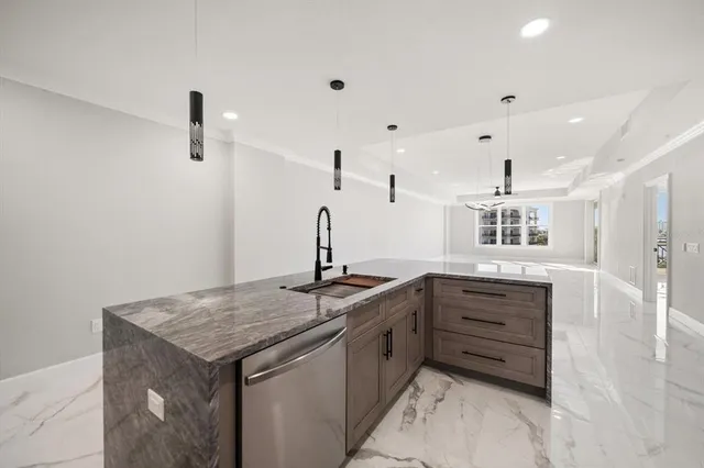 $1,195,000 | 211 Dolphin Point, Unit 403, Clearwater Beach, FL 33767