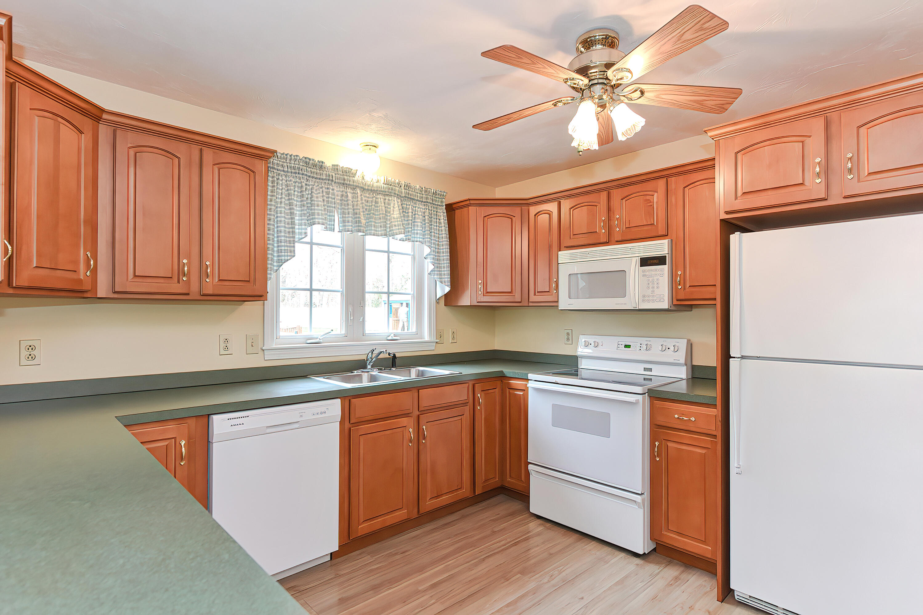 38 Crowell Road Sagamore Beach, MA 02562 - Photo 14 of 37 69