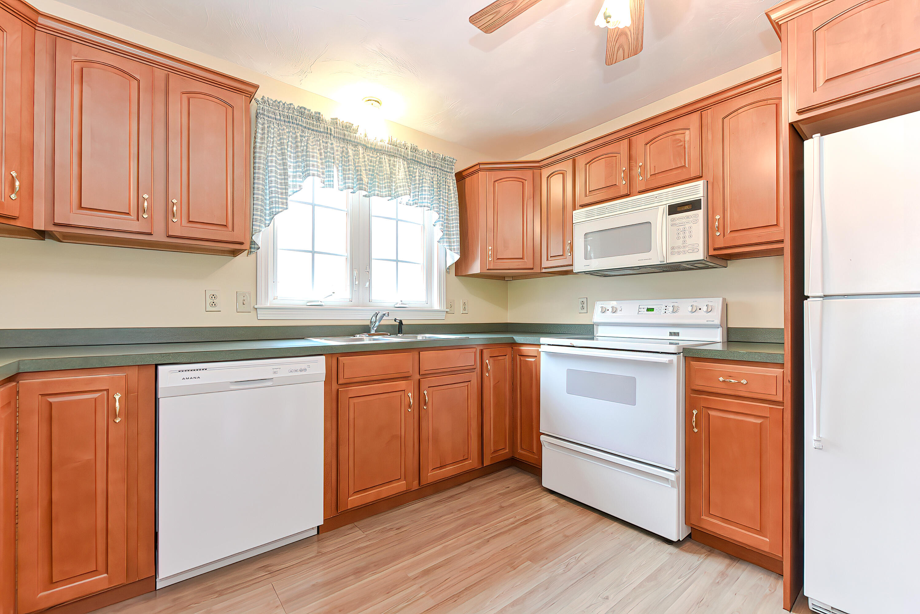 38 Crowell Road Sagamore Beach, MA 02562 - Photo 15 of 37 73