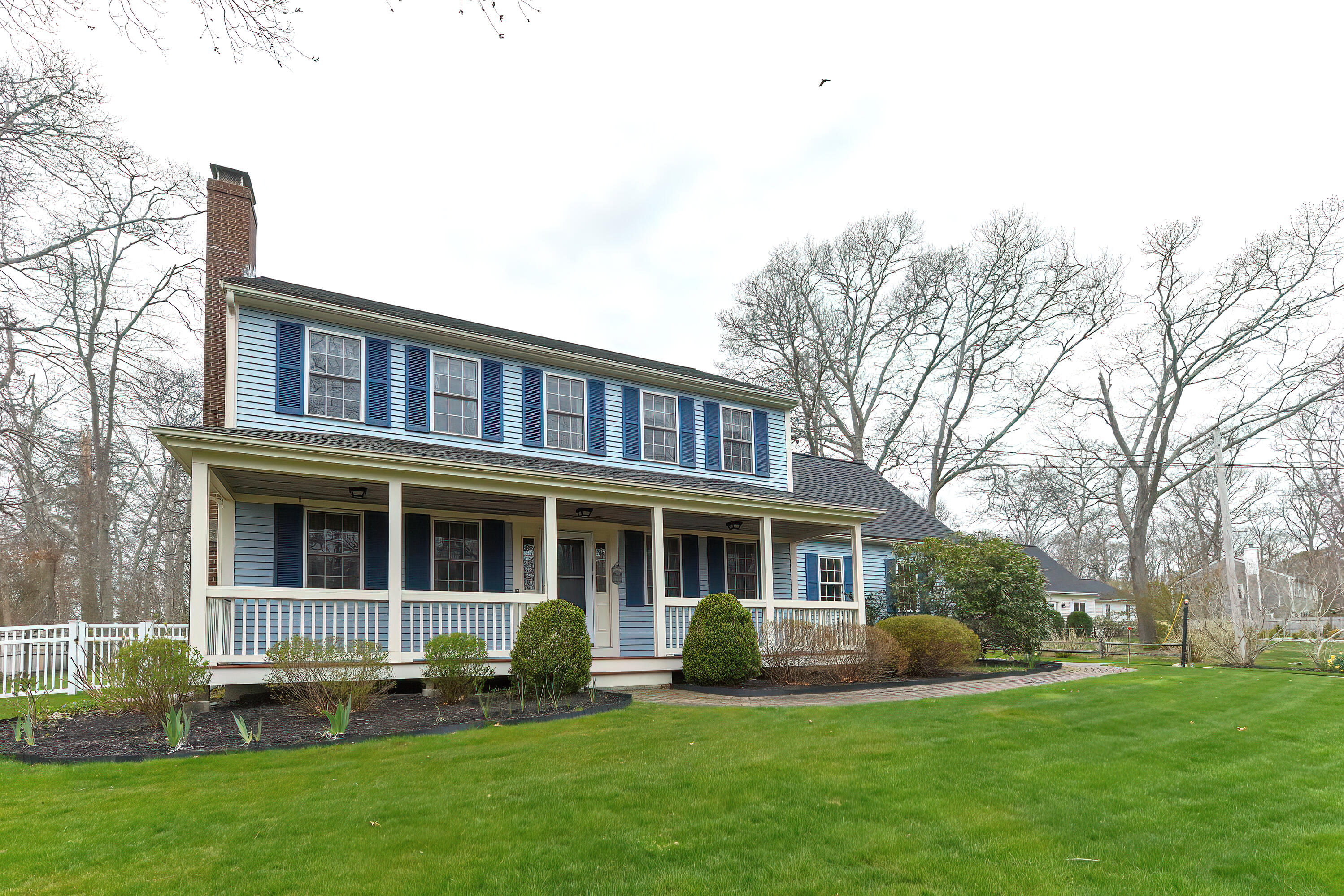 38 Crowell Road Sagamore Beach, MA 02562 - Photo 4 of 37 09