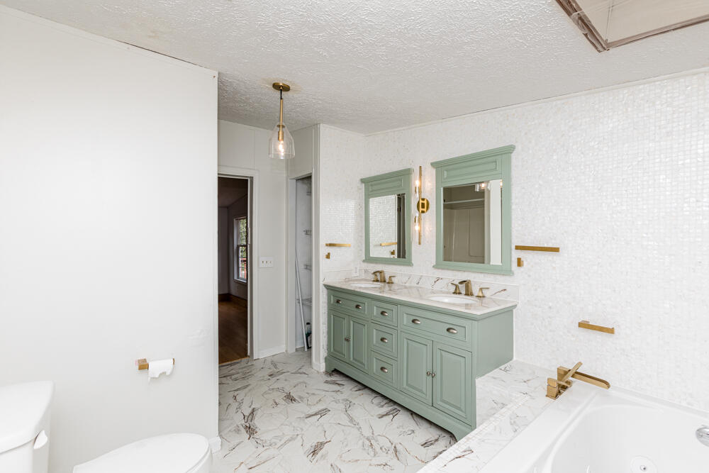 2060 Cedar Road Stamping Ground, KY 40379 - Photo 36 of 37 Primary Bath
