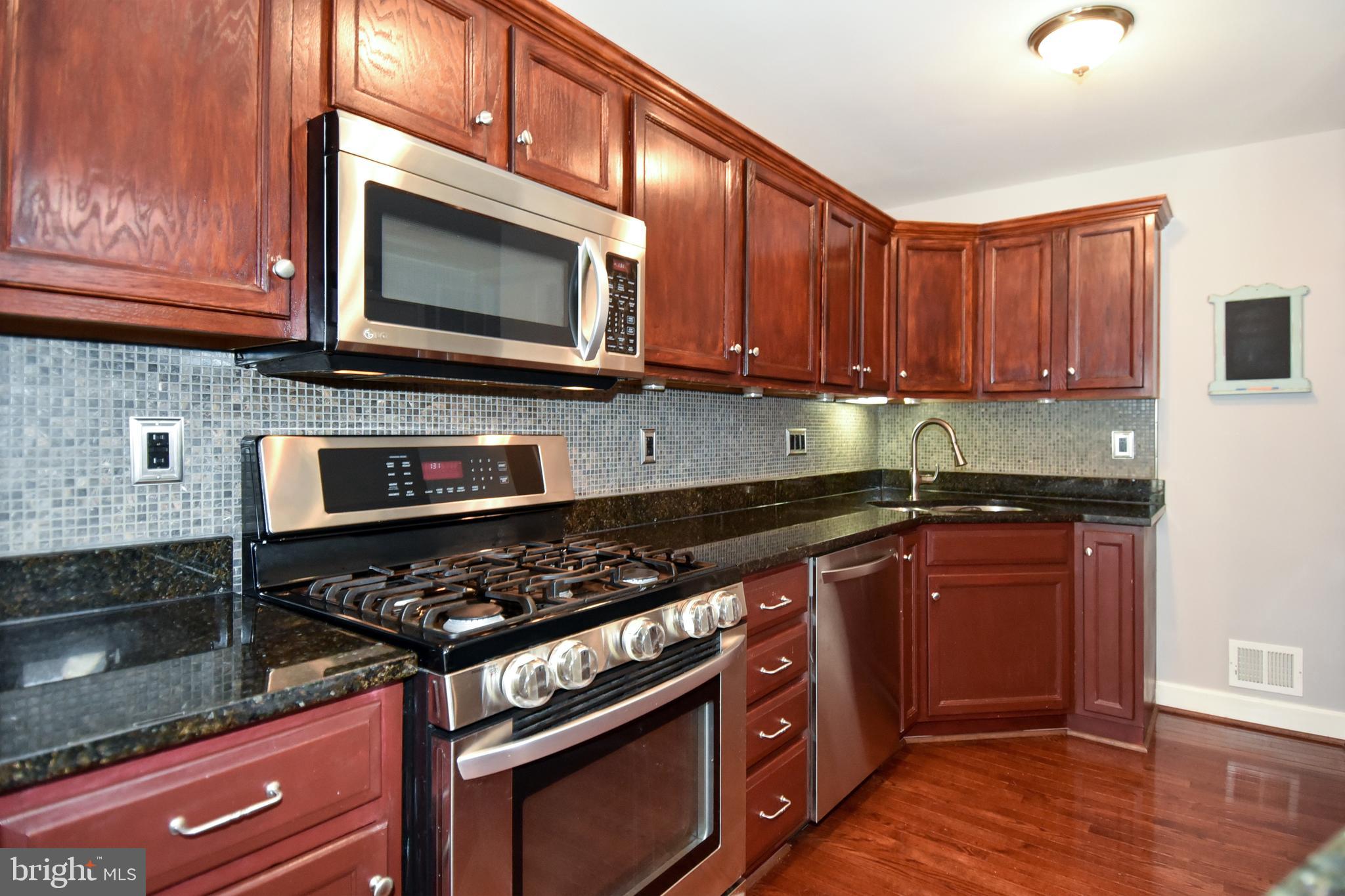 265 Town Branch Terrace Southwest Leesburg, VA 20175 - Photo 5 of 32