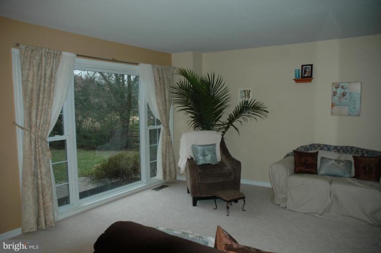5055 Whetstone Road Columbia, MD 21044 - Photo 4 of 15 Living Room