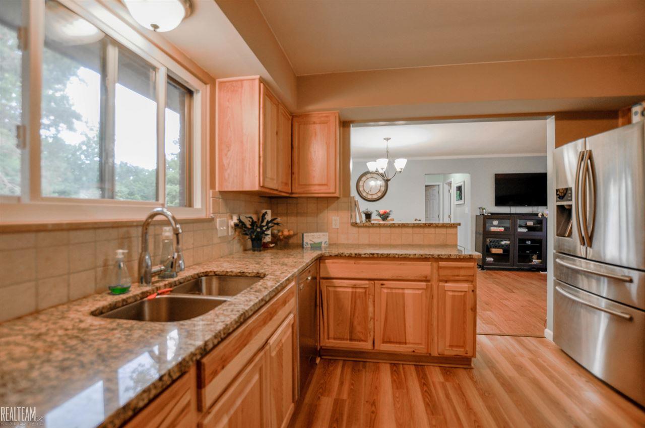 950 Gallaland Avenue Rochester, MI 48307 - Photo 10 of 28 31326559-9.JPG