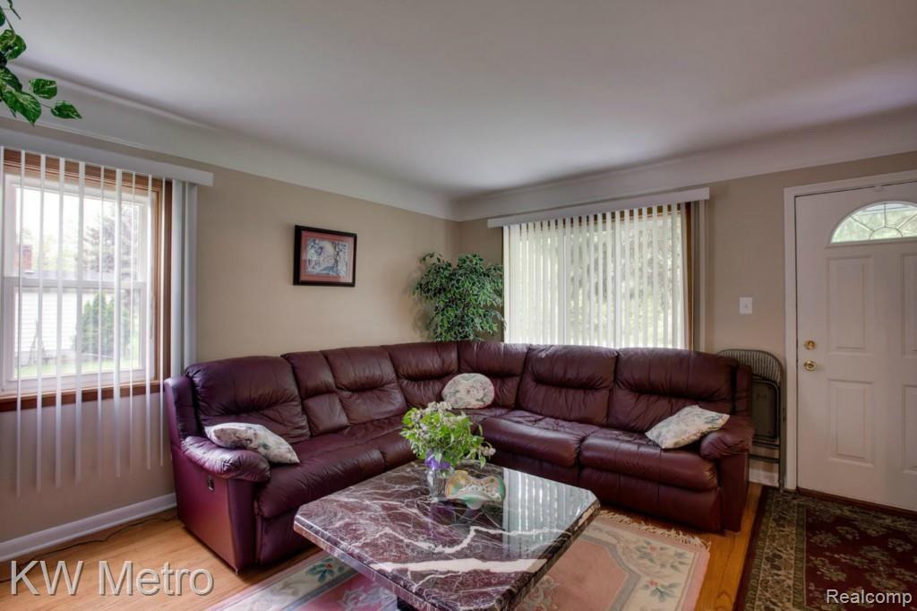 3361 Culbertson Avenue Rochester Hills, MI 48307 - Photo 3 of 25