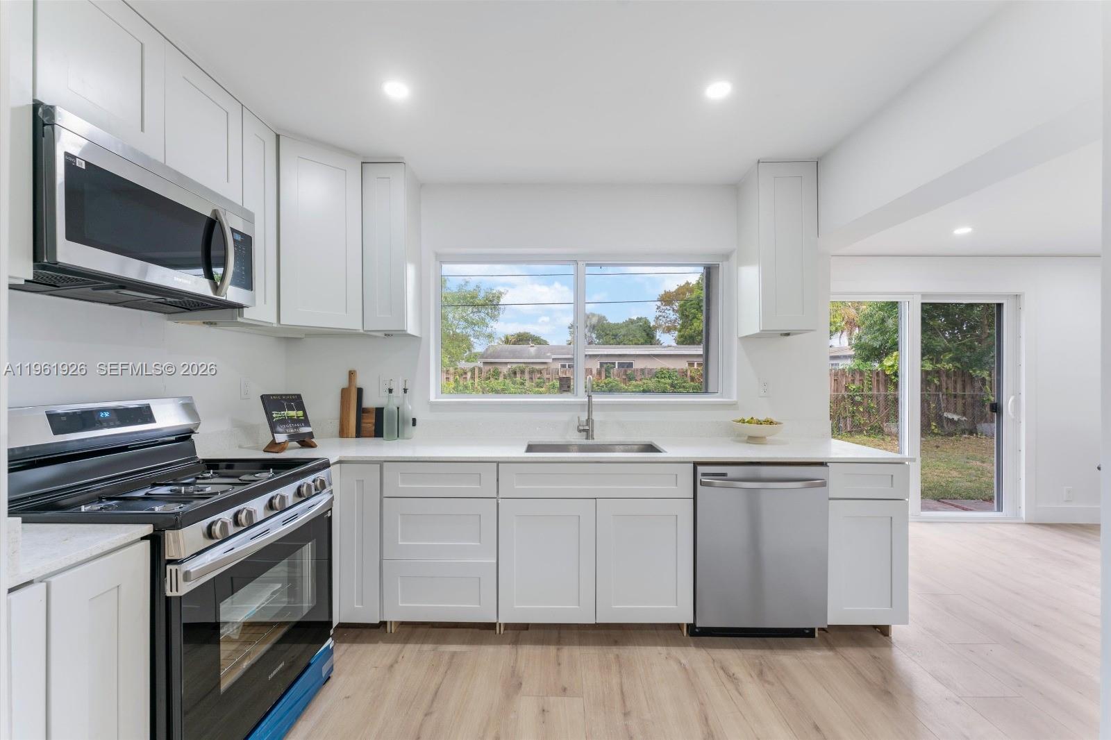 6231 Northwest 18th Street Sunrise, FL 33313 - Photo 3 of 20