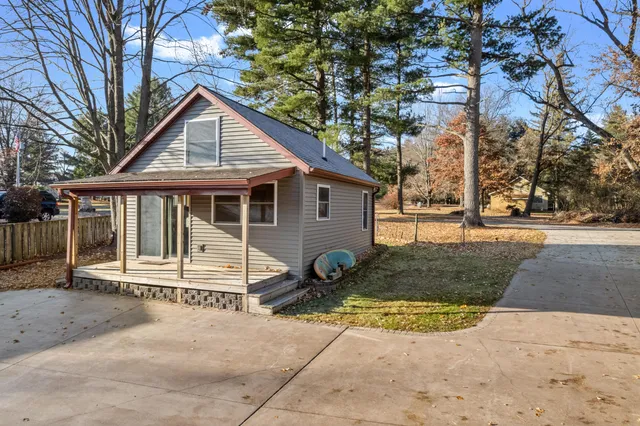 $995,000 | 2608 B 7 1/4 Avenue, Chetek, WI 54728