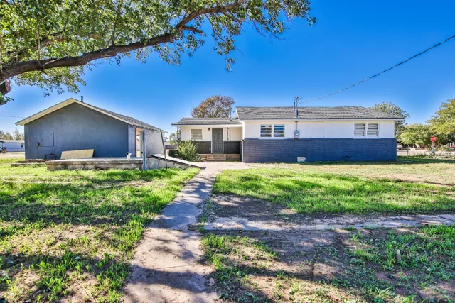 $129,500 | 1300 South 11th Street, Slaton, TX 79364