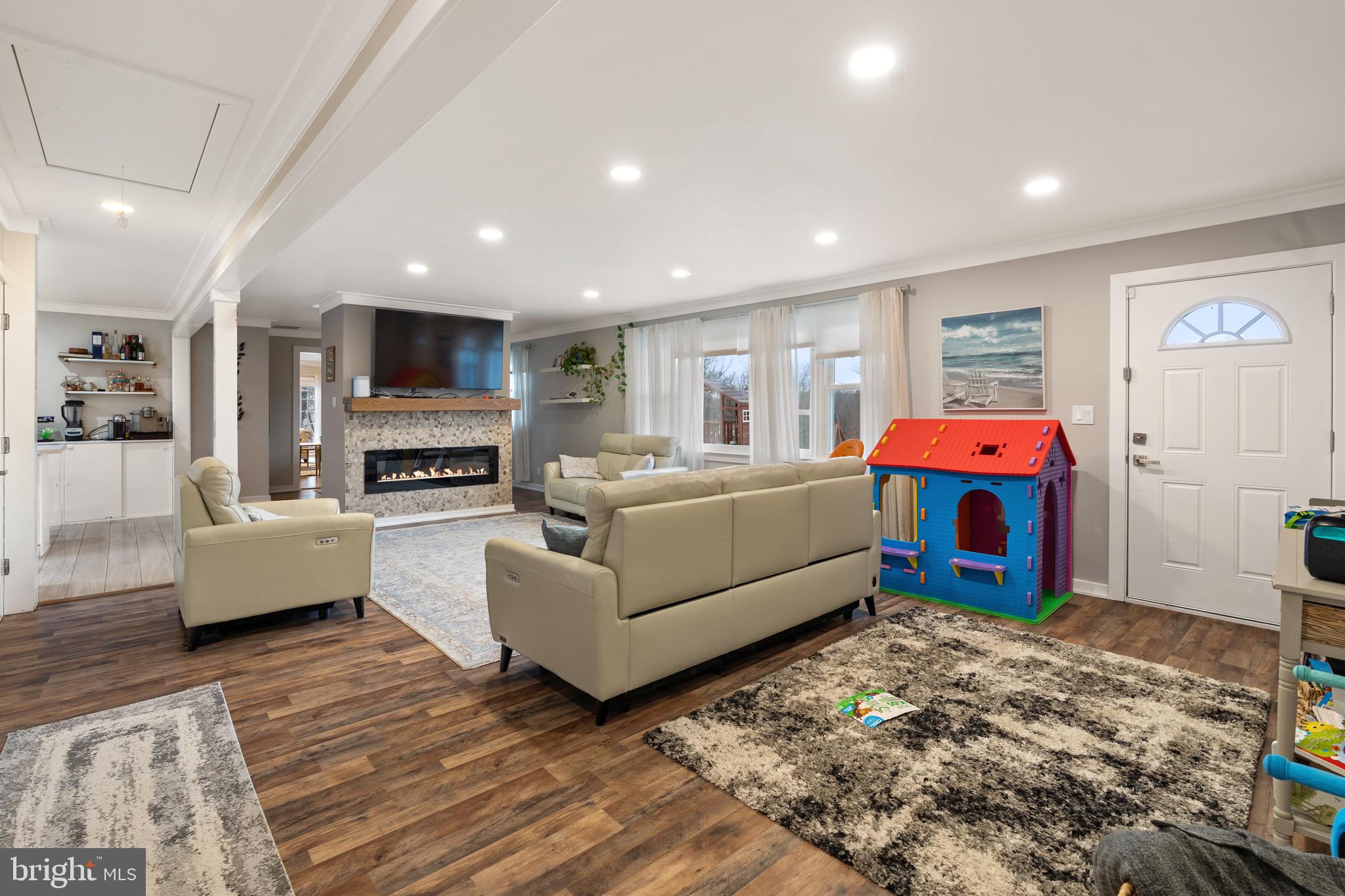 10022 Colvin Run Road Great Falls, VA 22066 - Photo 17 of 33 Spacious Family Room