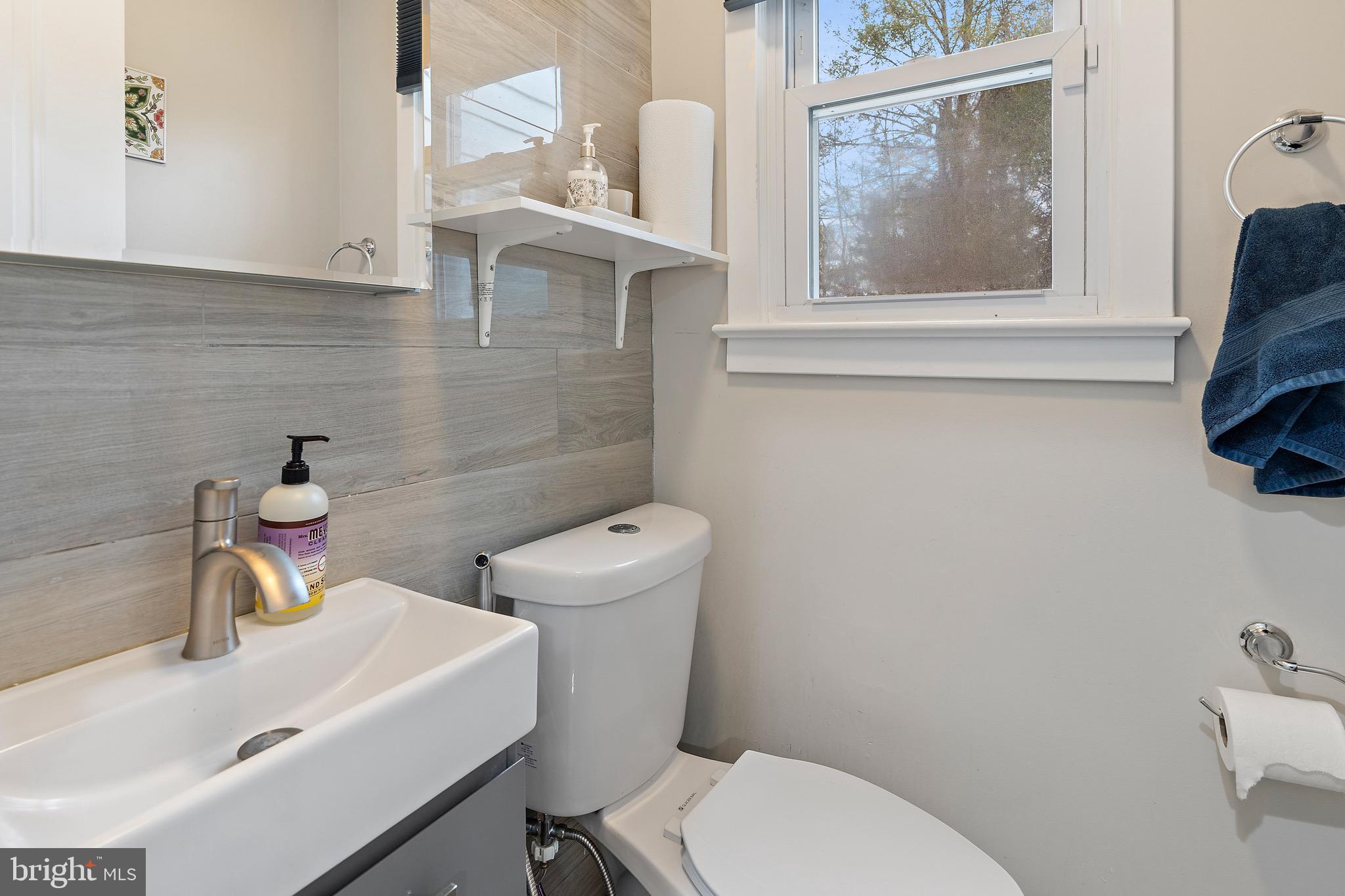 10022 Colvin Run Road Great Falls, VA 22066 - Photo 26 of 33 Half Bath