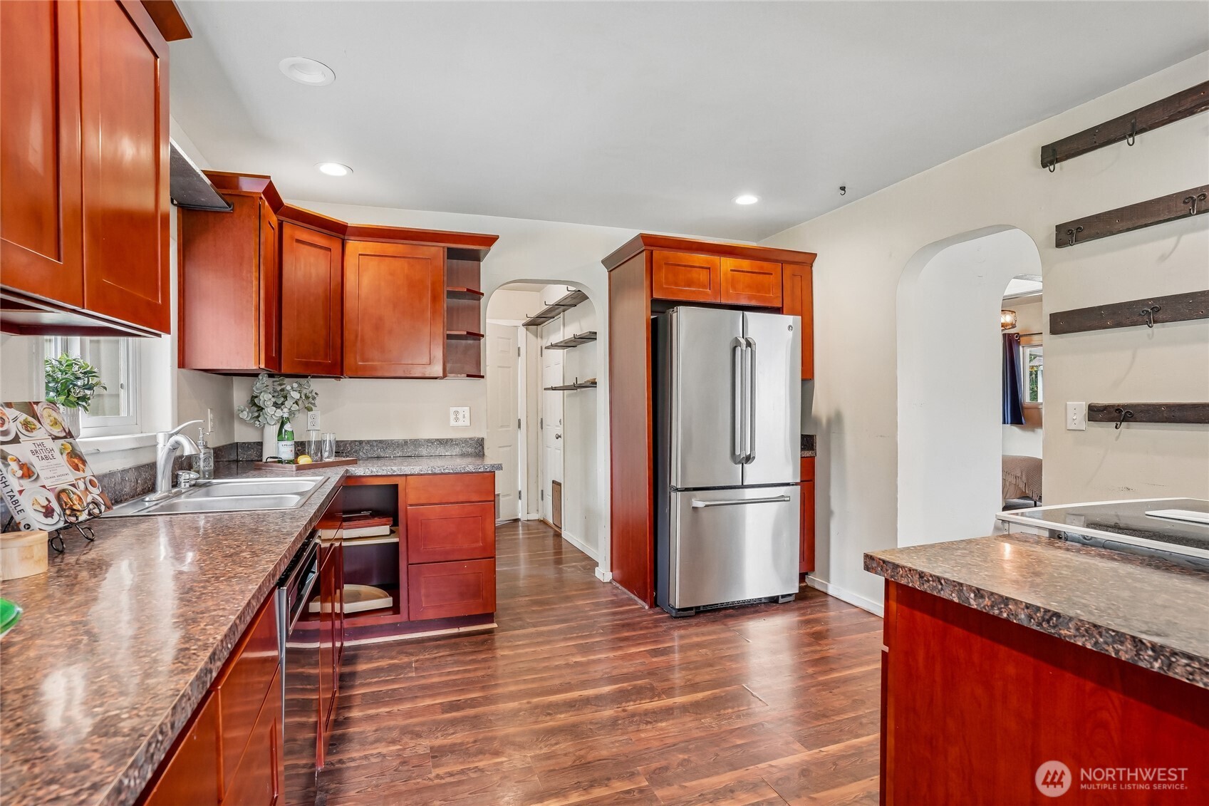 6605 Sidney Road Southwest Port Orchard, WA 98367 - Photo 9 of 29 Gallery Image 9