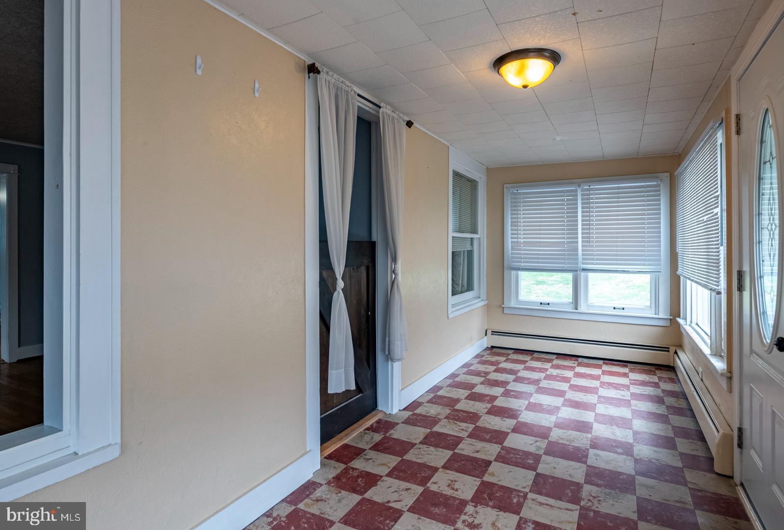 39 Seminary Avenue Reading, PA 19605 - Photo 3 of 24