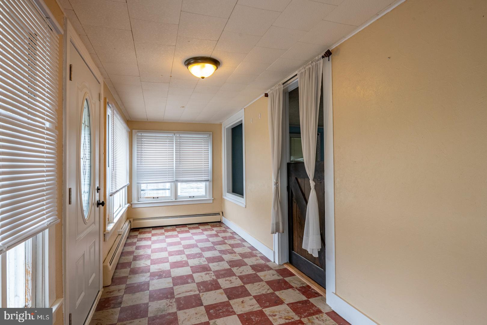 39 Seminary Avenue Reading, PA 19605 - Photo 4 of 24