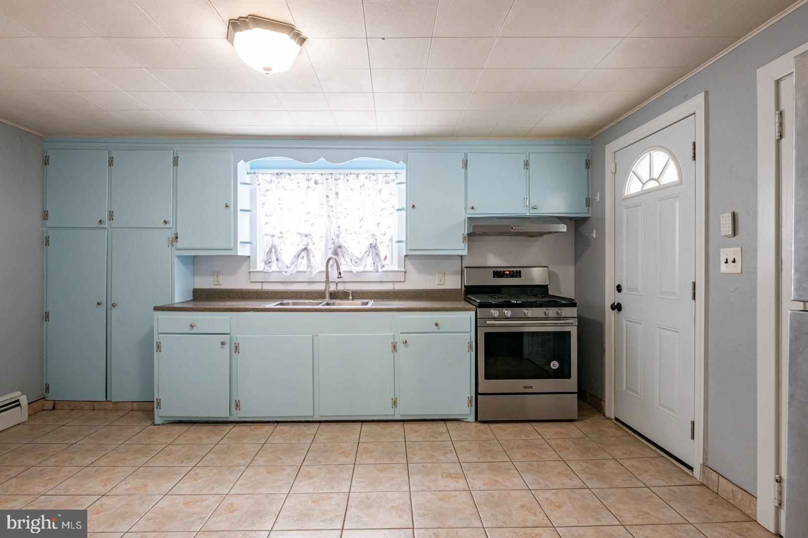 39 Seminary Avenue Reading, PA 19605 - Photo 8 of 24