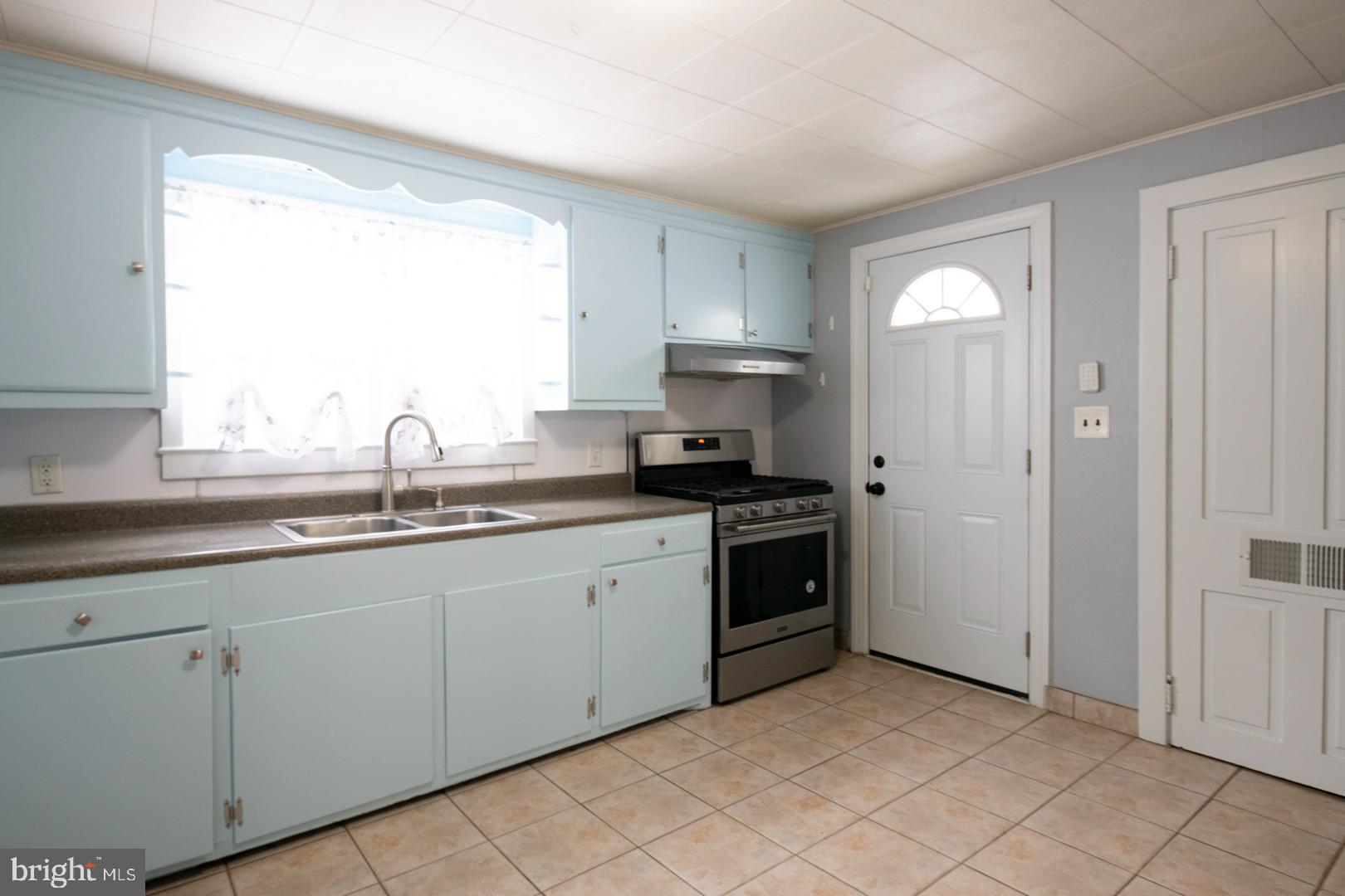 39 Seminary Avenue Reading, PA 19605 - Photo 9 of 24