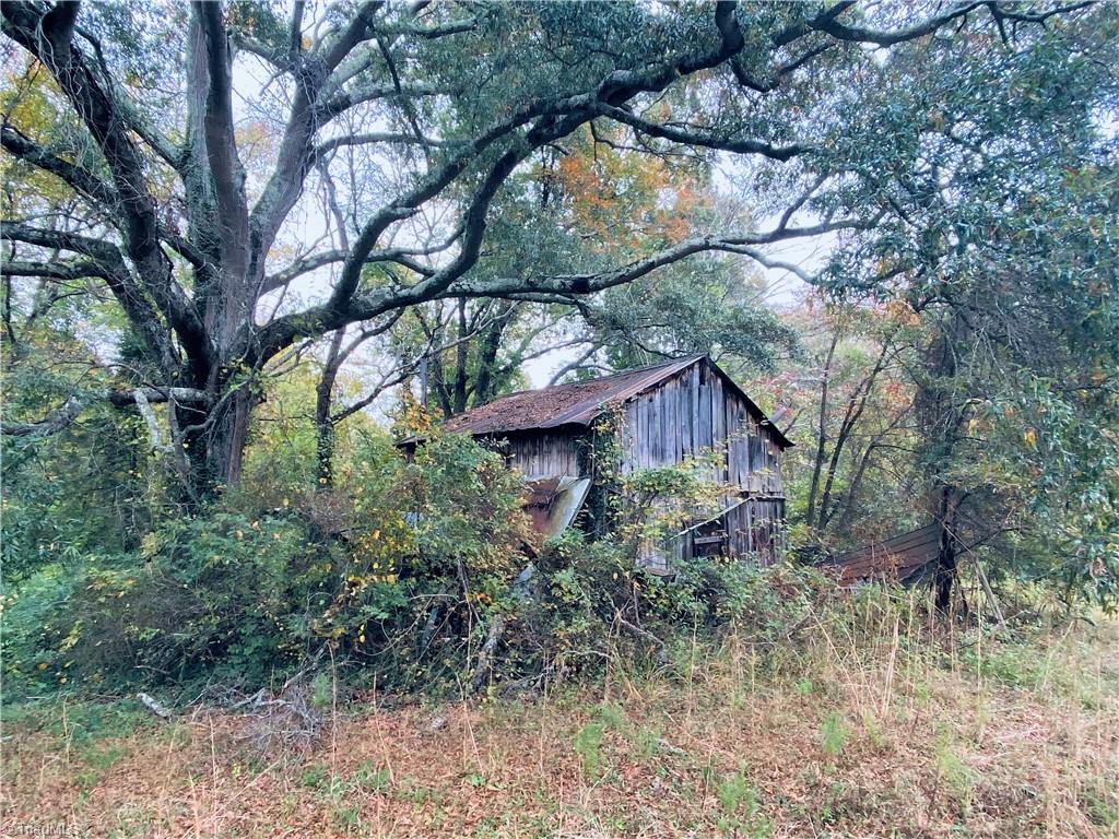 151 Cardinal Road Madison, NC 27025 - Photo 27 of 33