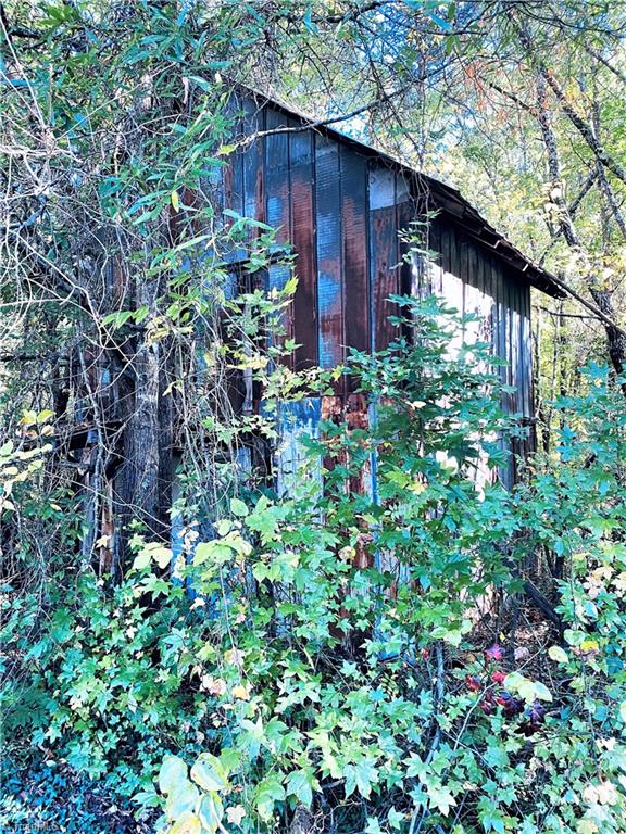 151 Cardinal Road Madison, NC 27025 - Photo 6 of 33