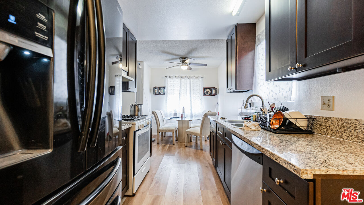 586 San Dimas Street Hemet, CA 92545 - Photo 11 of 30 a kitchen with stove and cabinets
