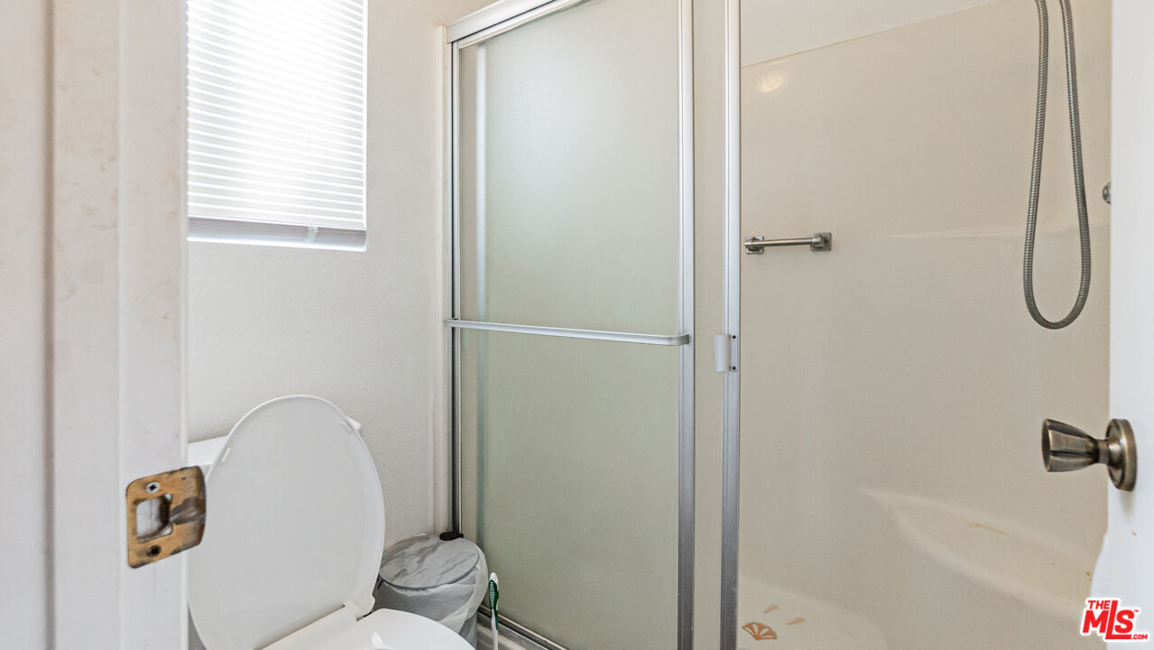 586 San Dimas Street Hemet, CA 92545 - Photo 18 of 30 a bathroom with a shower