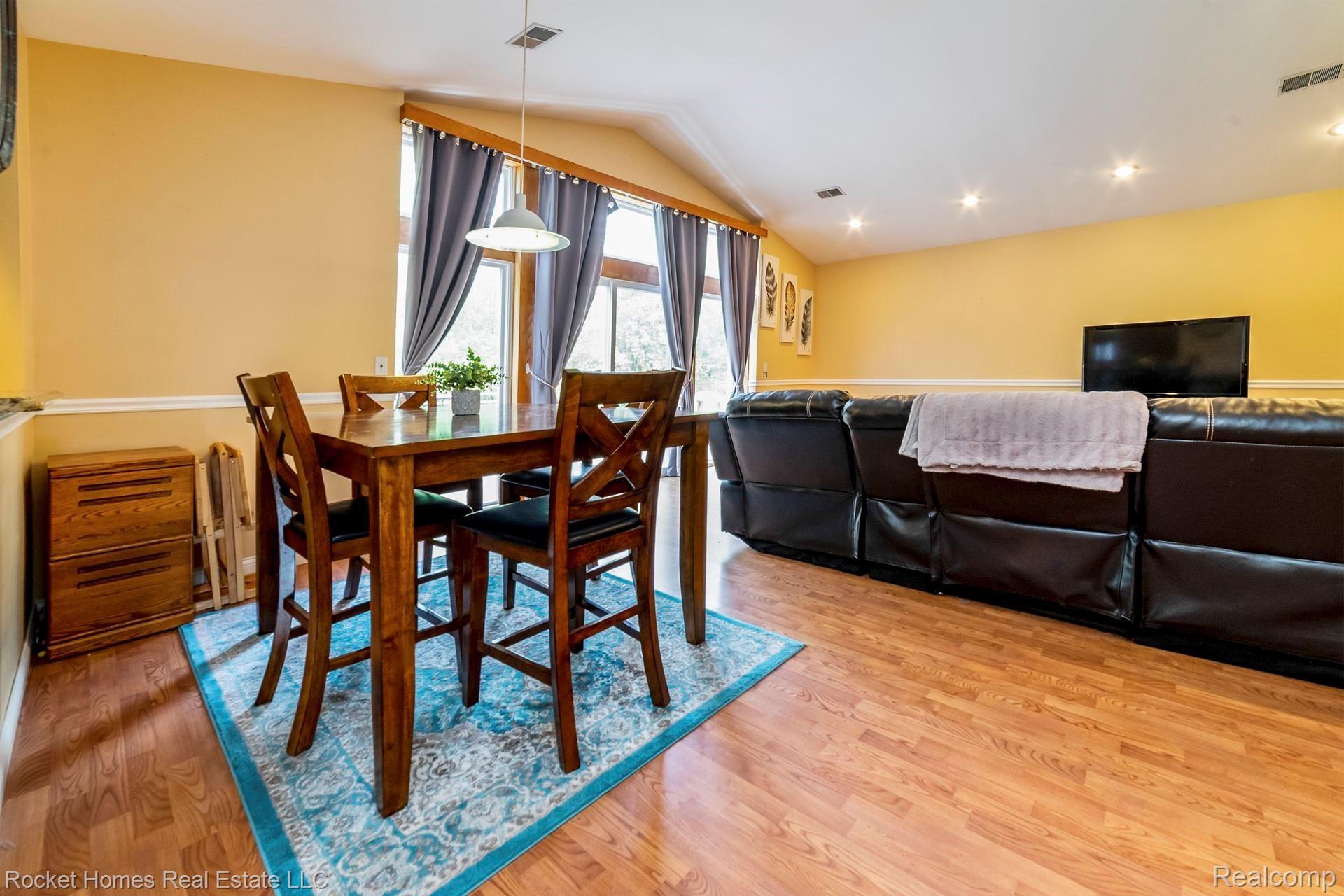 6920 Drake Road West Bloomfield, MI 48322 - Photo 8 of 26 007-photo-great-room-7088842.jpg